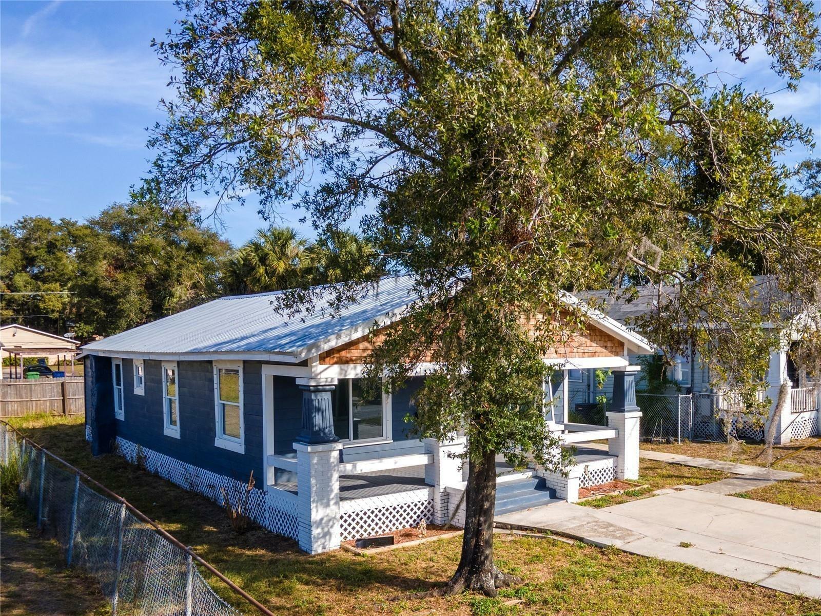 Property Photo: 2704 E 24th Avenue FL 33605