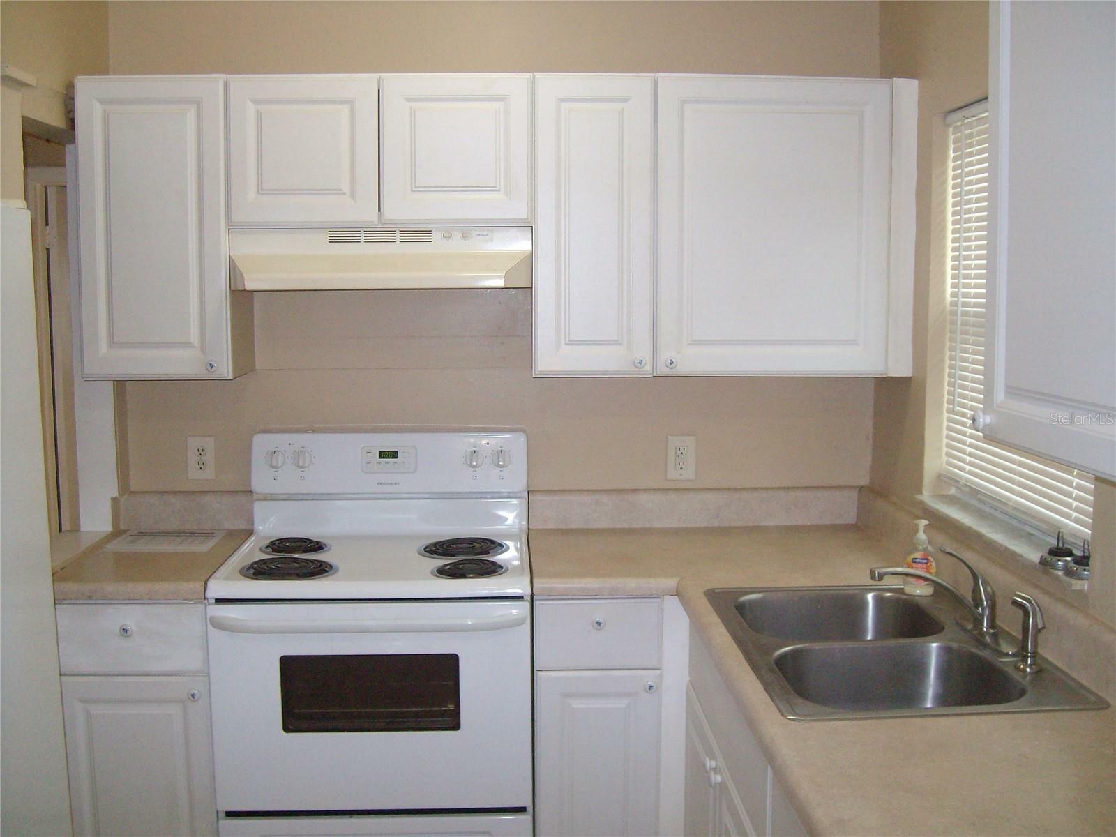 Property Photo:  226 E Cornelius Circle  FL 34232 