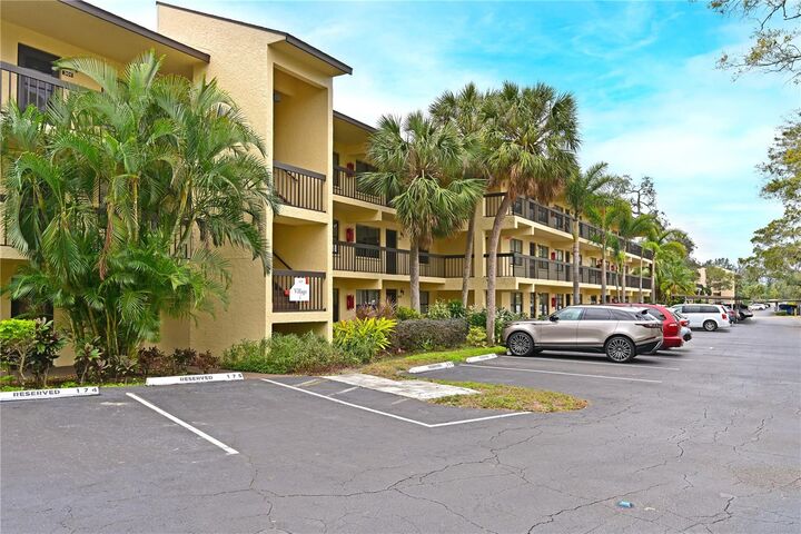 Property Photo: 425 30th Avenue W C102 FL 34205