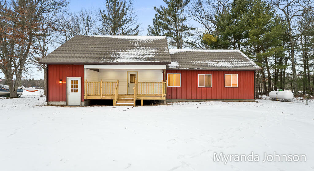 Property Photo:  1106 Park Road  MI 49457 