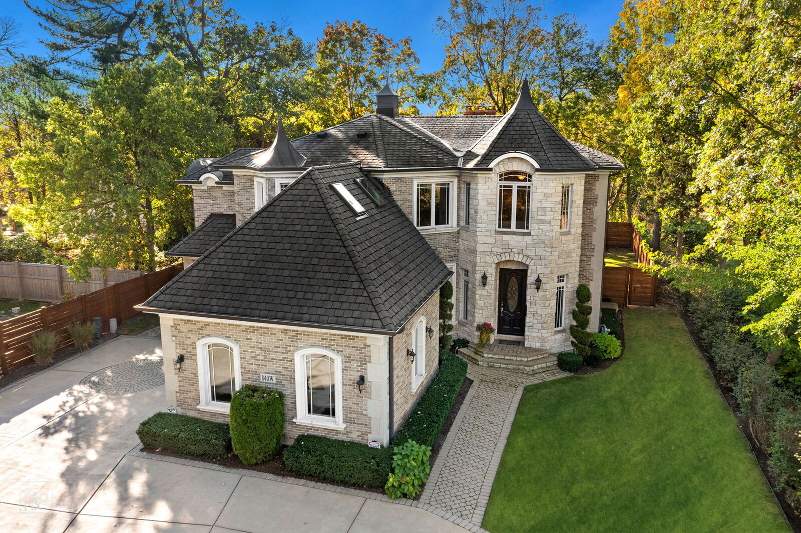 Property Photo:  840 Chestnut Street  IL 60521 