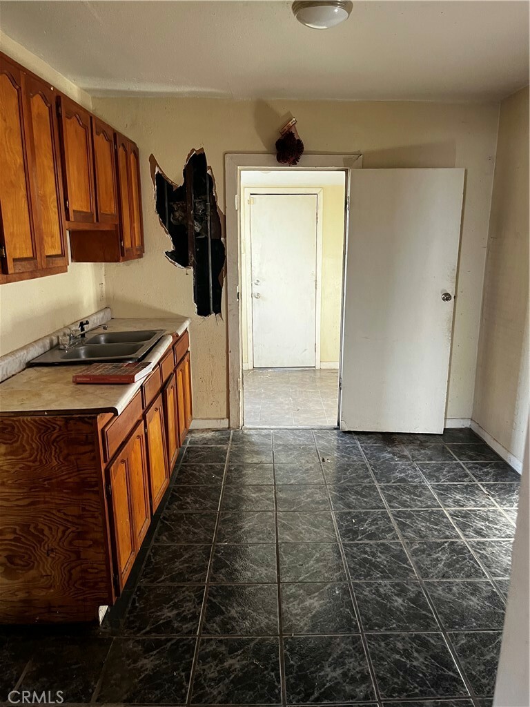 Property Photo:  442 E 118th Street  CA 90061 