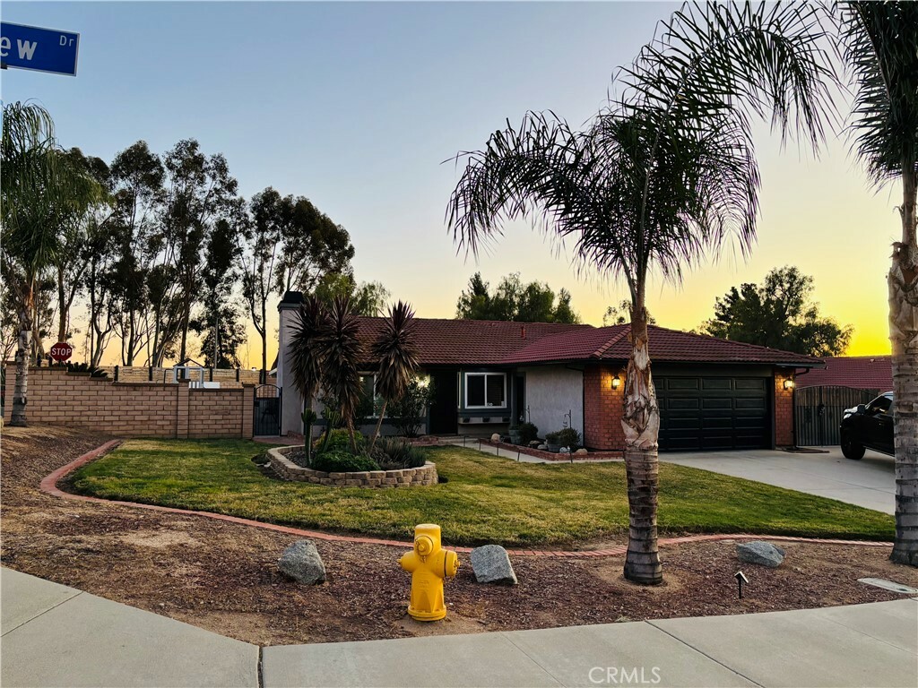 Property Photo:  21799 Glen View Drive  CA 92557 