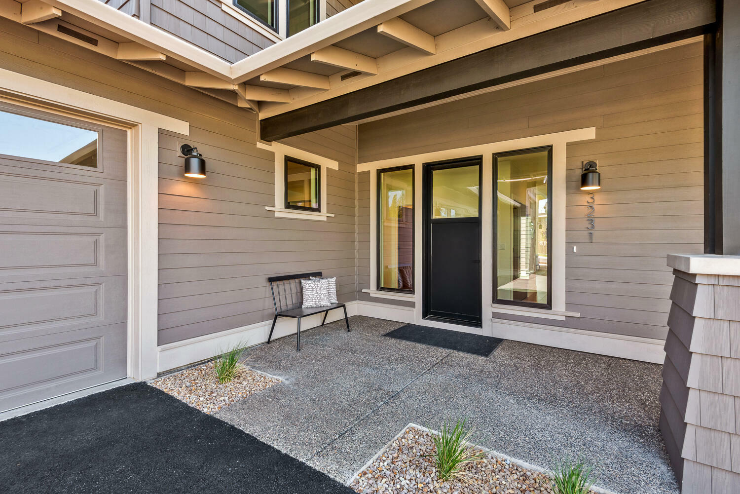 Property Photo: 3231 NW Strickland Way OR 97703