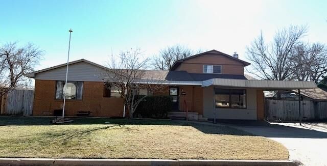 Property Photo: 2208 Lee Drive OK 73521