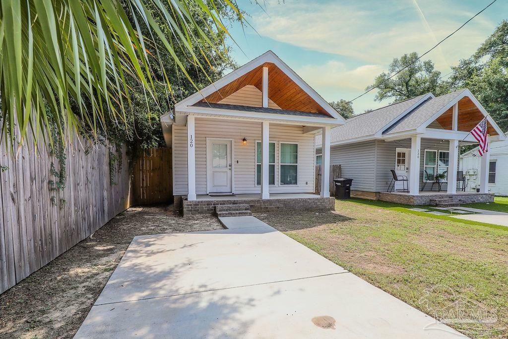 Property Photo:  120 S N St  FL 32502 