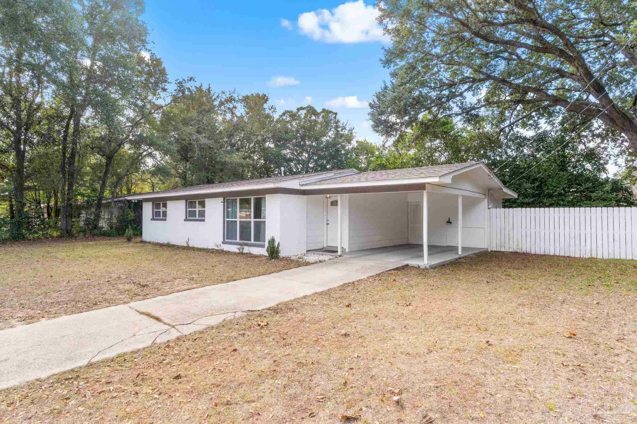 Property Photo:  1020 E Madison Dr  FL 32505 