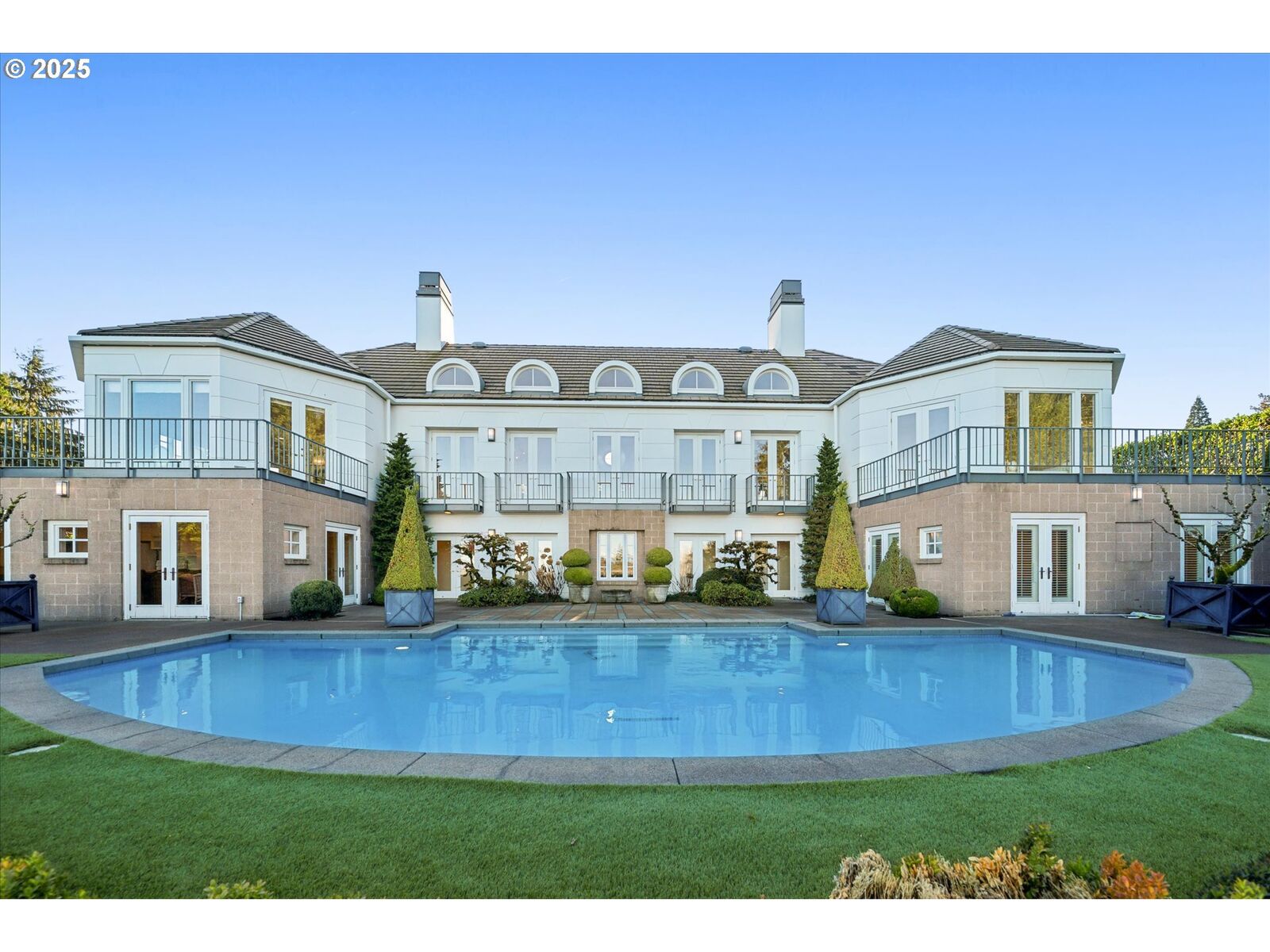 Property Photo:  1131 Skyland Dr  OR 97034 