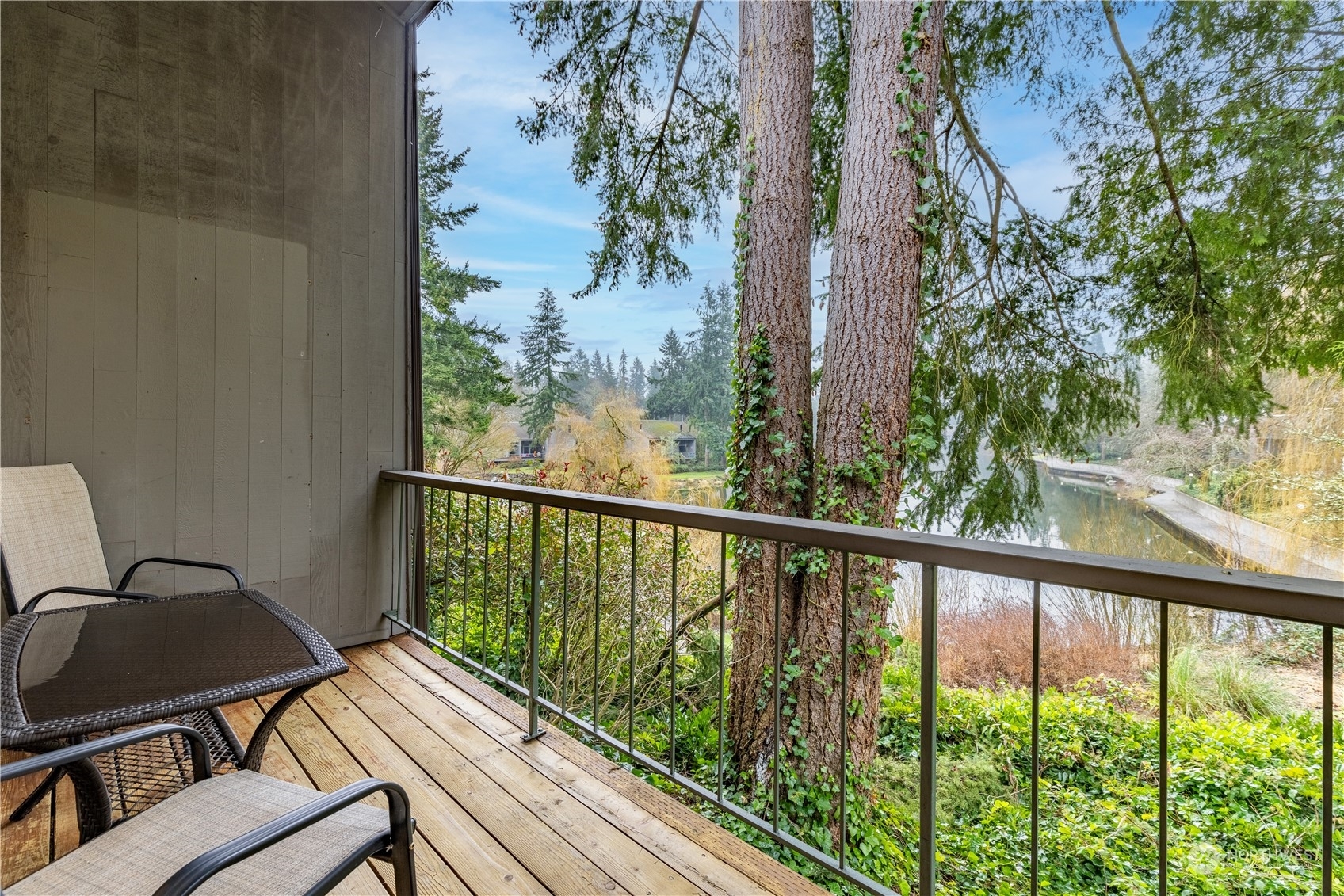 Property Photo:  13787 NE 65th Street 563  WA 98052 