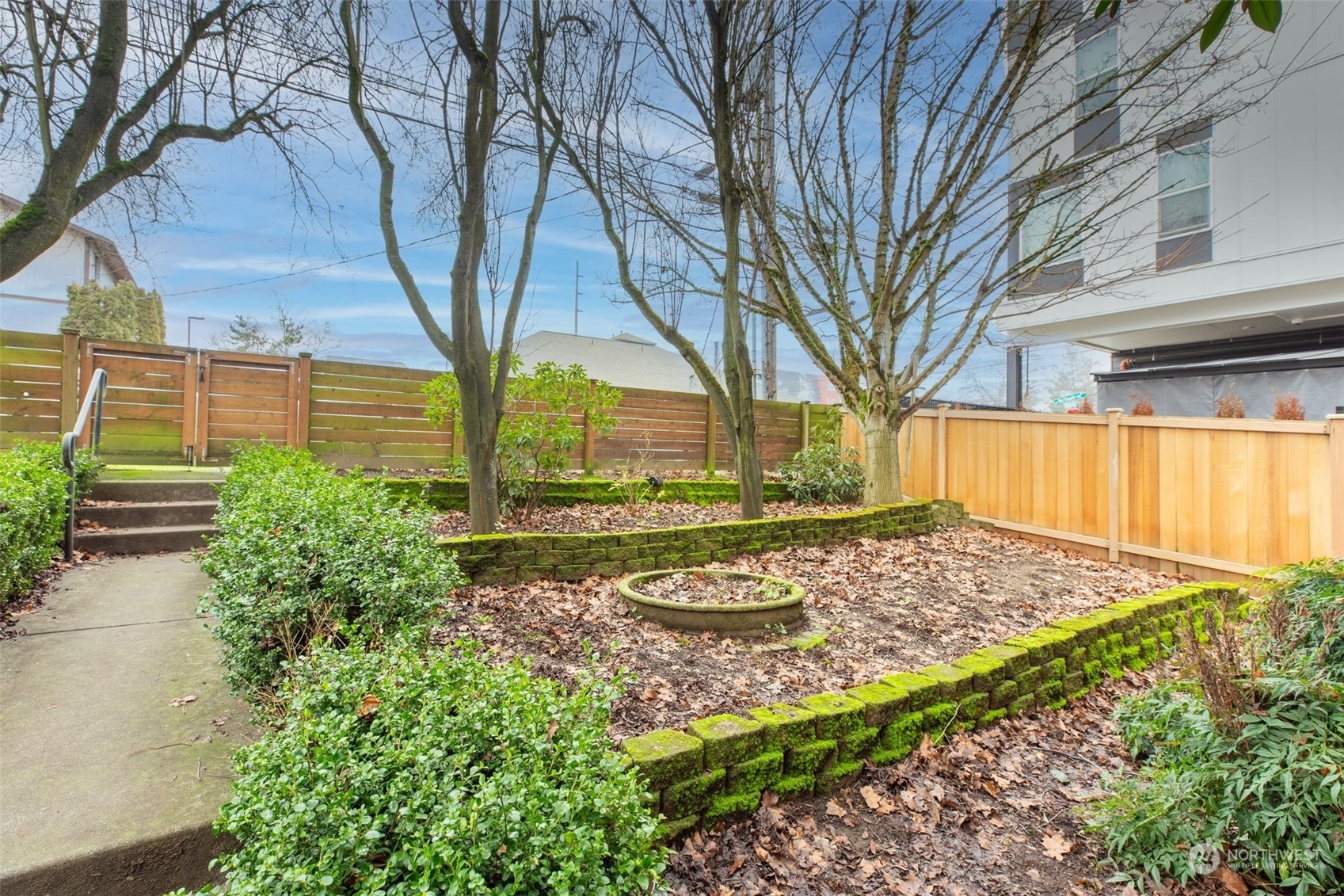 Property Photo:  10511  Midvale Avenue N 101  WA 98133 