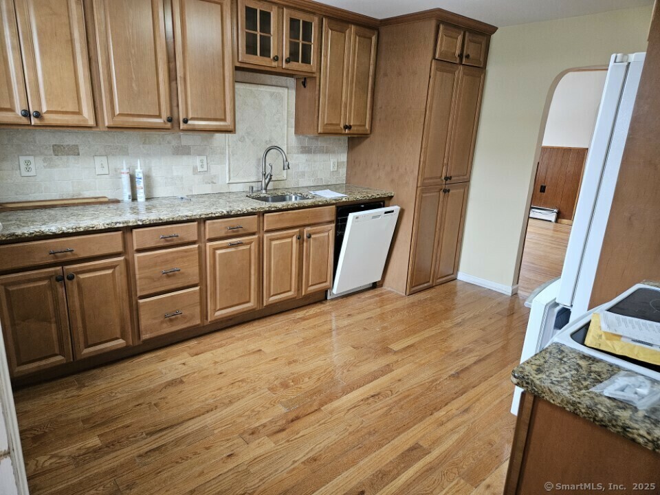 Property Photo:  44-46 Hoyt Street 1  CT 06810 