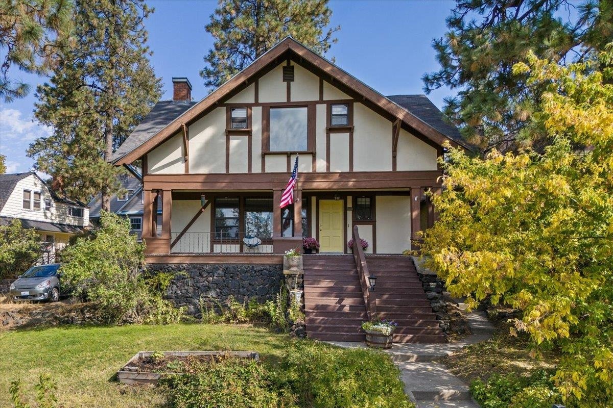 Property Photo:  824 W 12th Ave  WA 99204 