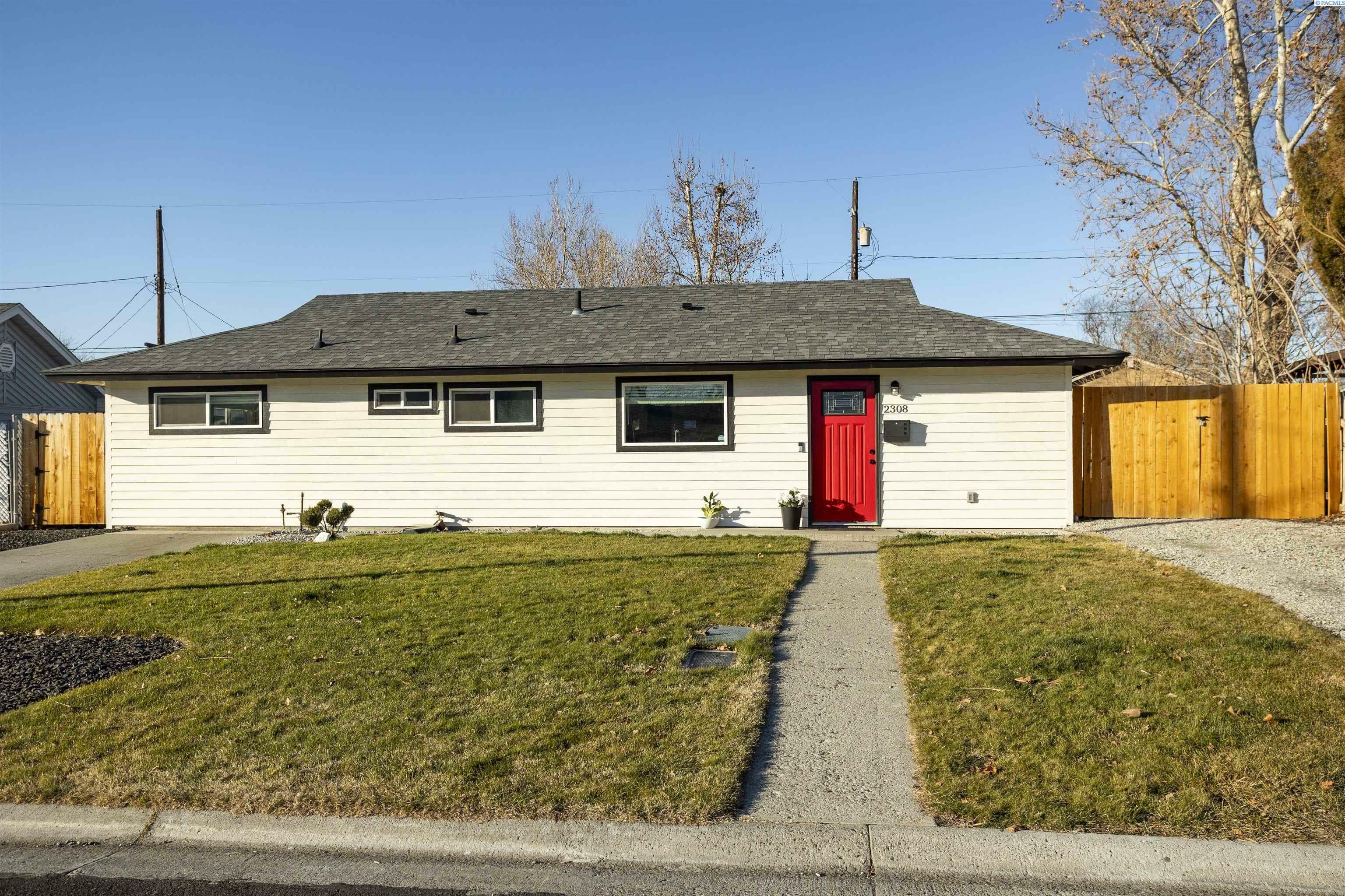 Property Photo:  2308 Camden St  WA 99353 