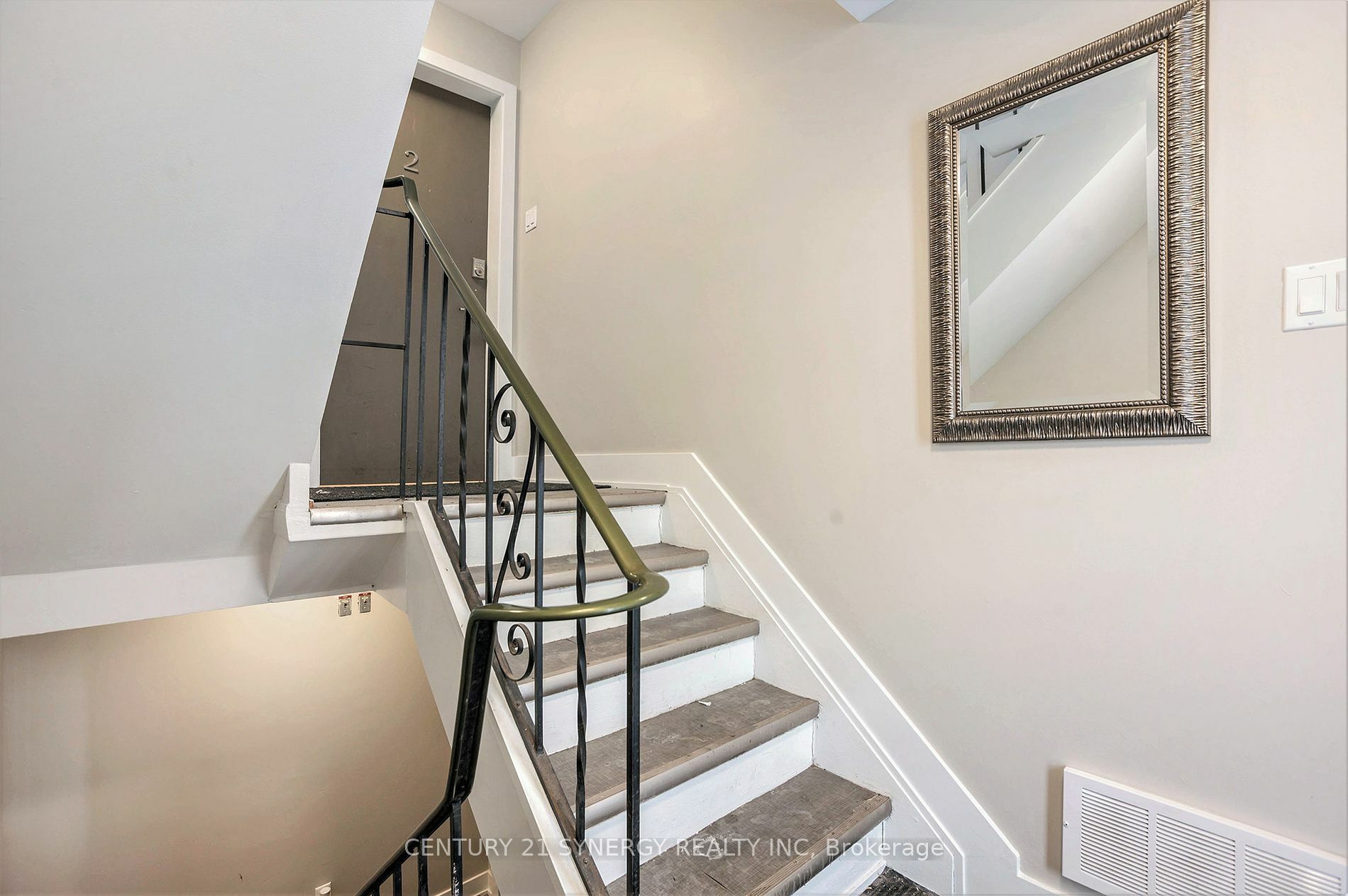 Property Photo:  856 Connaught Ave  ON K2B 5M6 