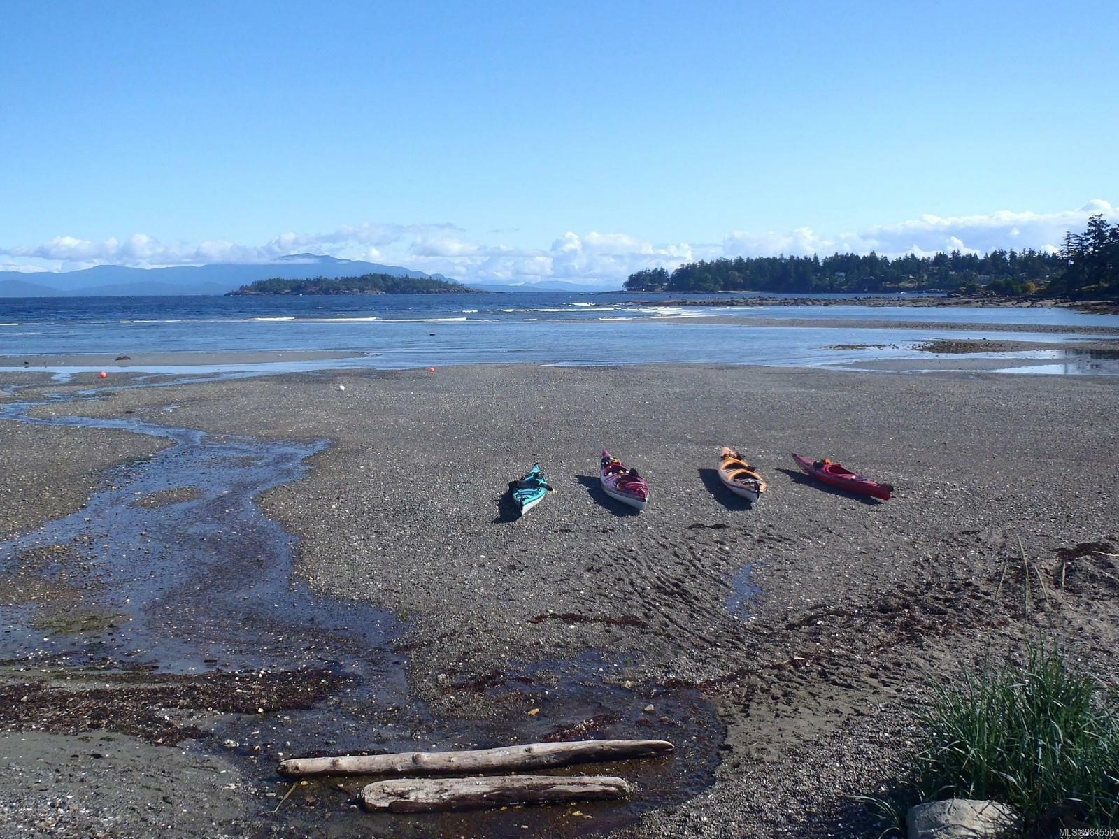 Property Photo: 1175 Resort Dr 3 BC V9P 2E3