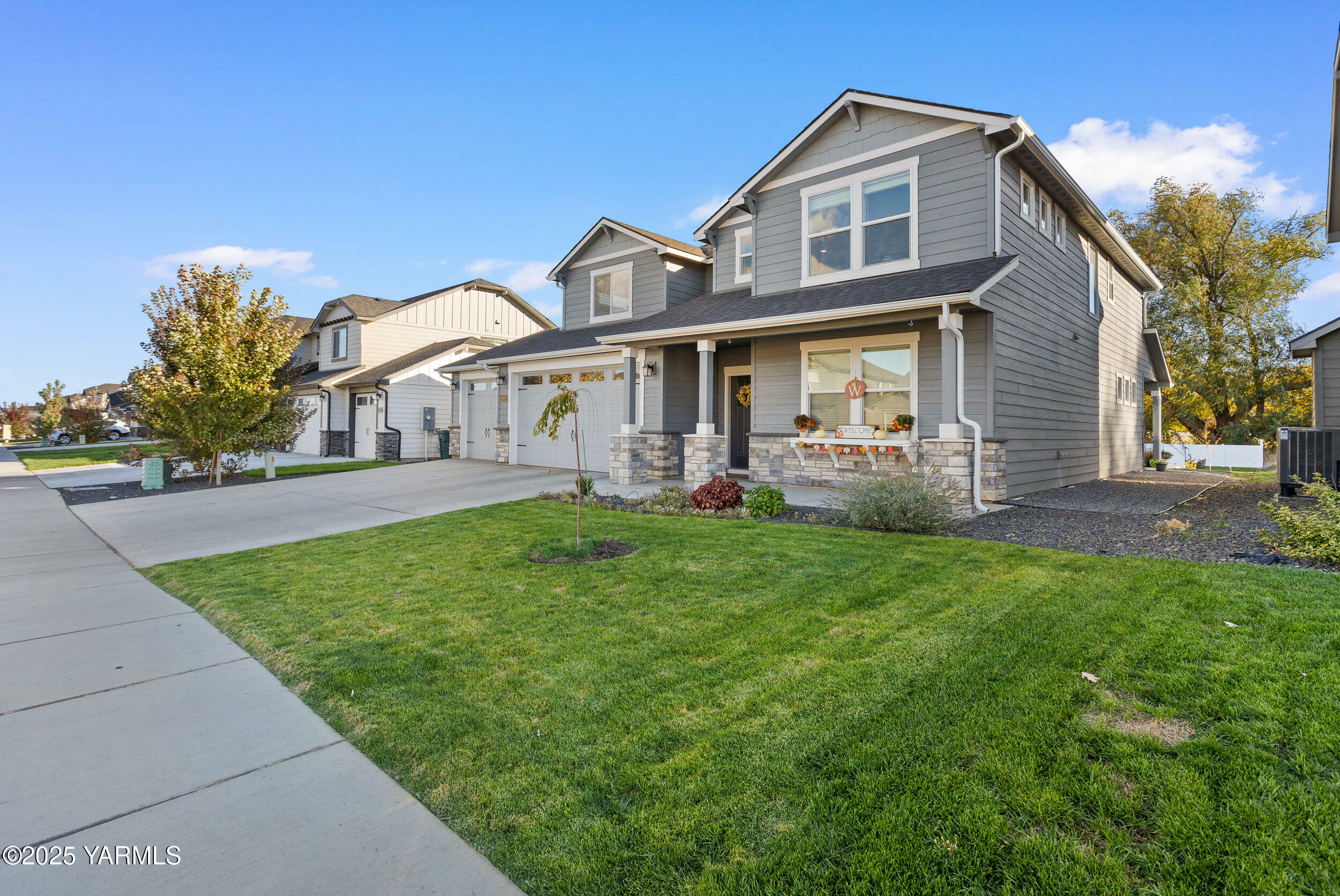 Property Photo:  6407 Cottonwood Lp  WA 98903 