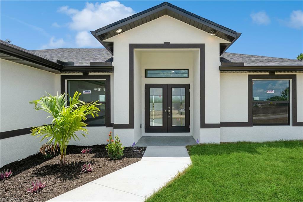 Property Photo: 1619 Dixie Ave FL 33972