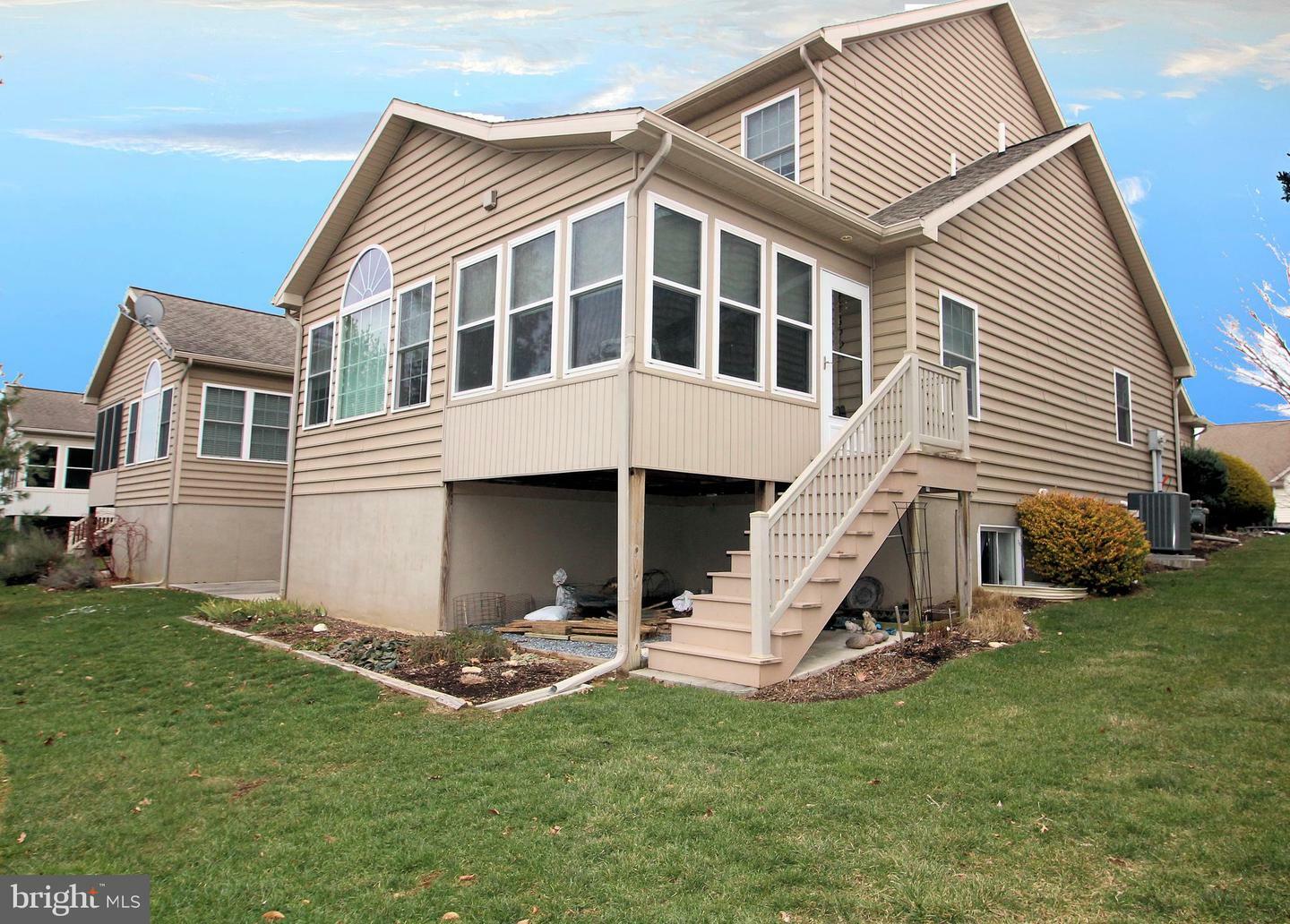 Property Photo:  1320 Willow Creek Drive  PA 17552 