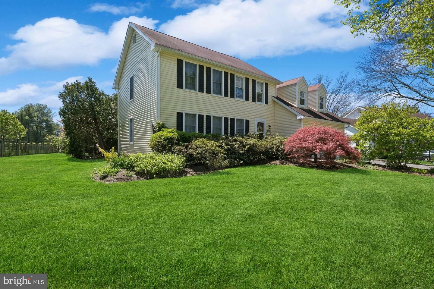 Property Photo:  11 Rutledge Court  NJ 08536 