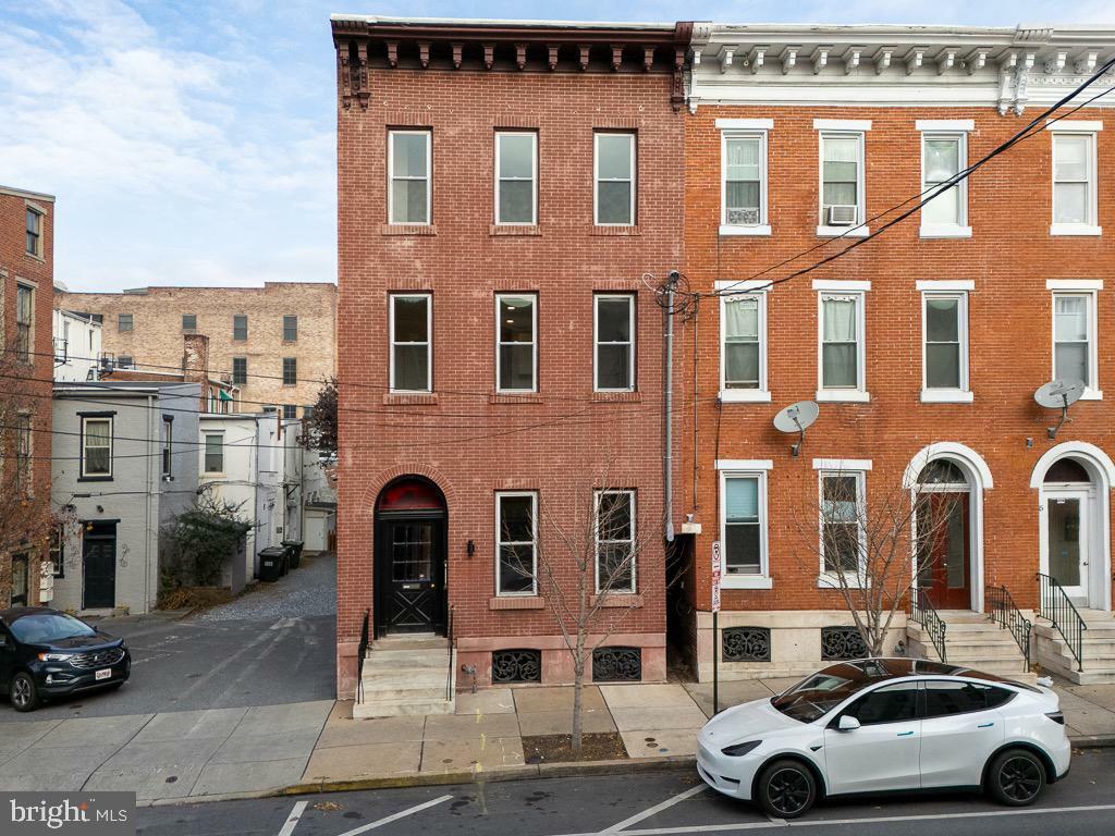 Property Photo:  11 E Walnut Street  PA 17602 