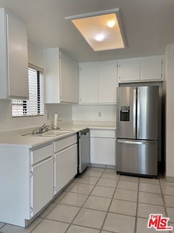 Property Photo:  2707 Abbot Kinney 102  CA 90291 