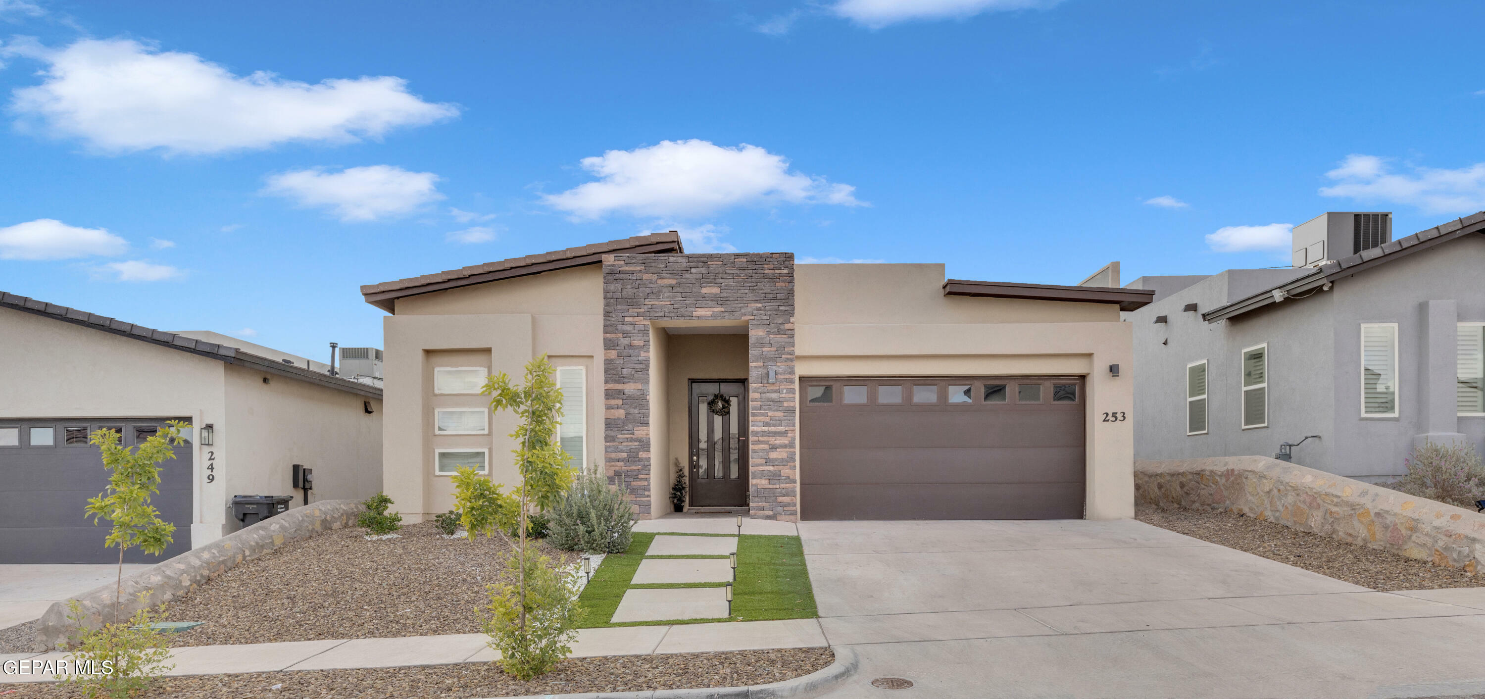 Property Photo: 253 Hunstanton Street TX 79928
