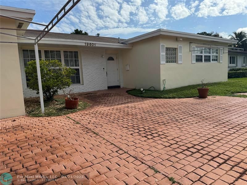 Property Photo:  19601 NE 19th Ct  FL 33179 