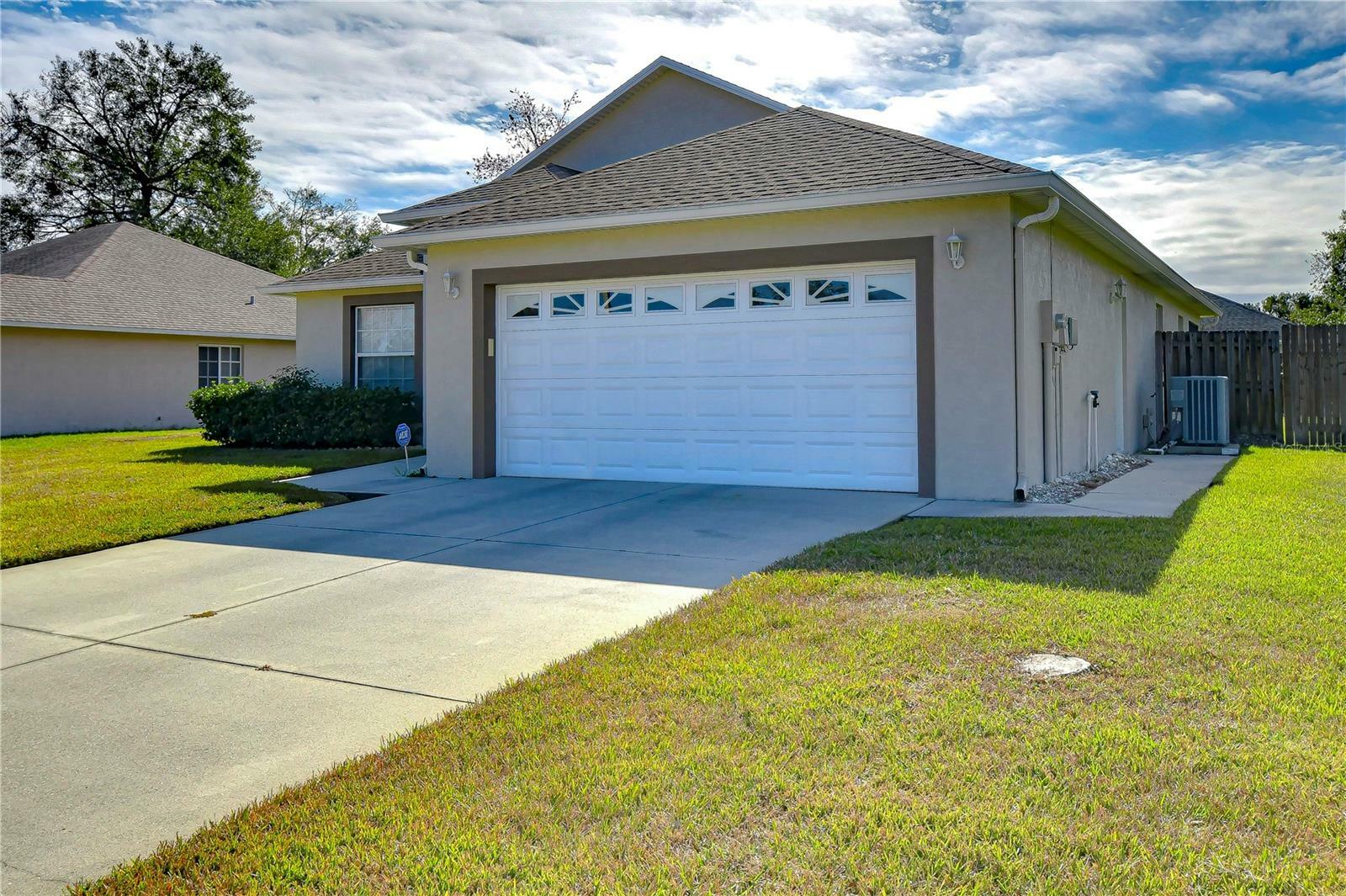 Property Photo:  6932 Oakcrest Way  FL 33542 