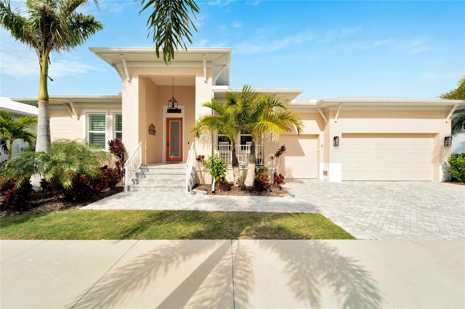 Property Photo:  705 Pinckney Drive  FL 33572 