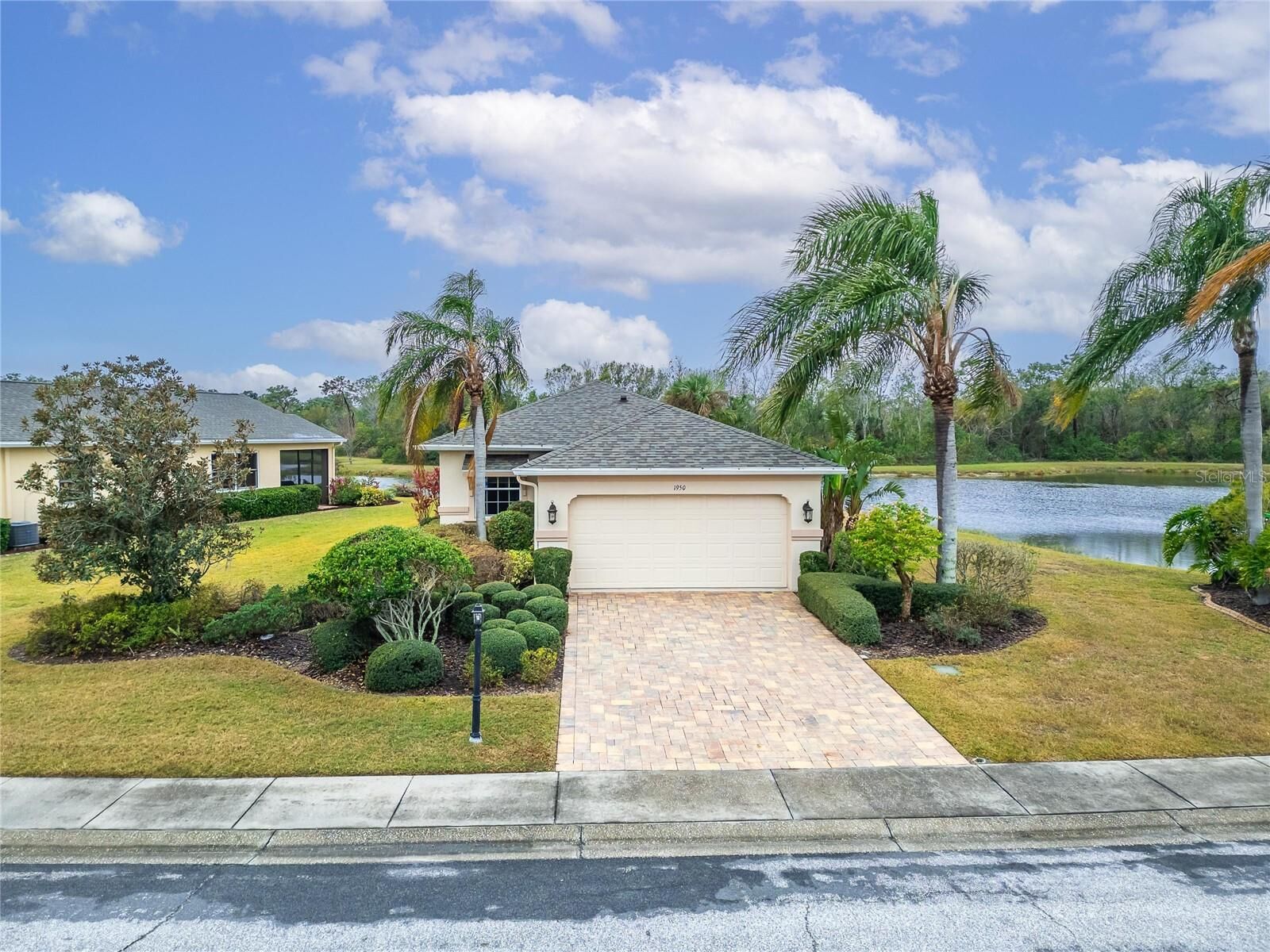 Property Photo: 1950 Sterling Glen Court FL 33573