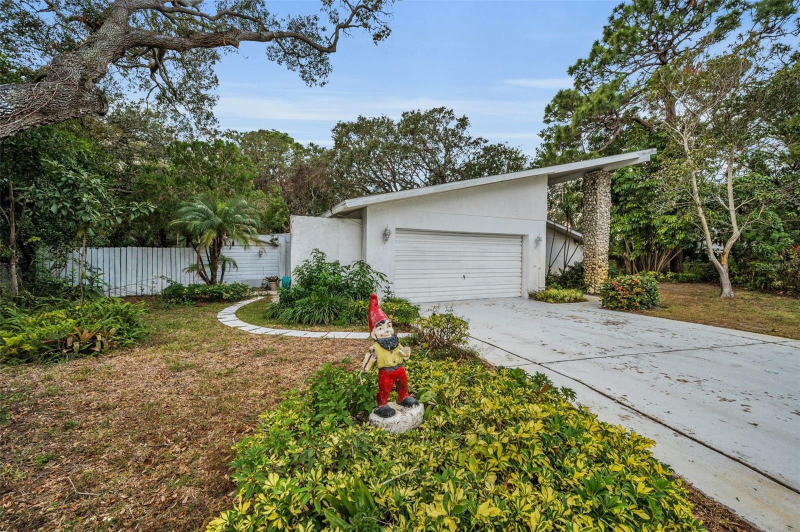 Property Photo:  419 Wayfarer Court  FL 34689 