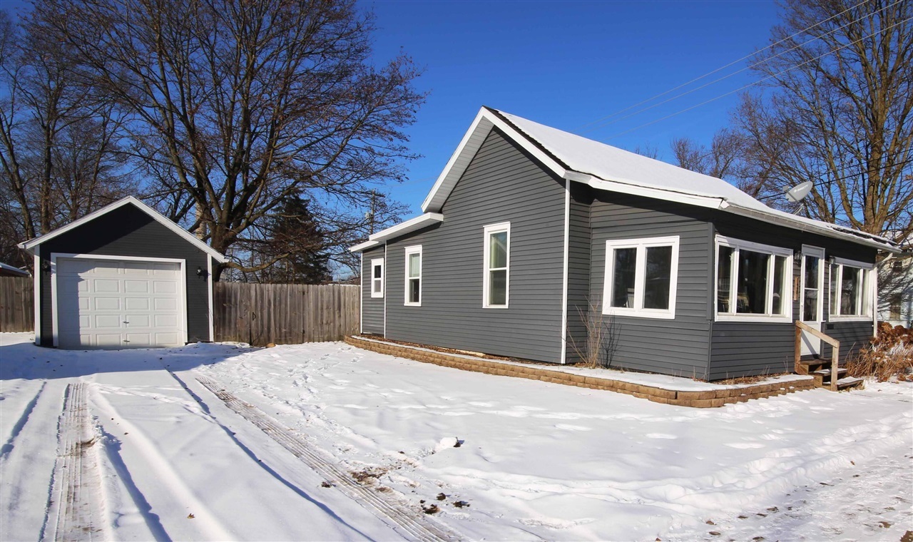 Property Photo:  1201 5th Street  MI 49093 