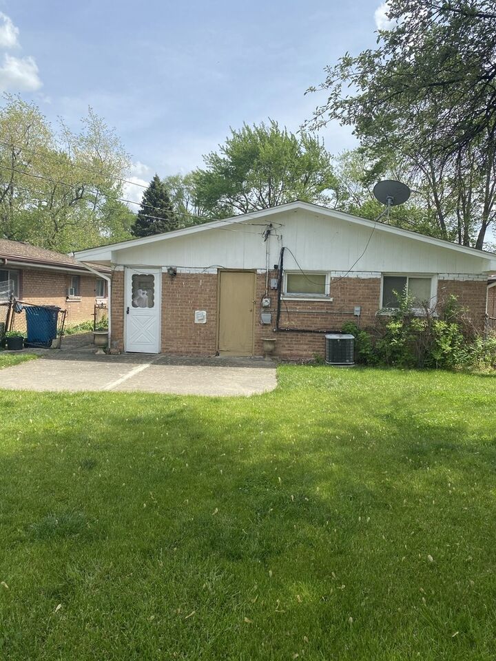 Property Photo: 1521 E 13th Place IL 60411
