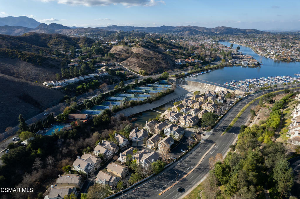 Property Photo: 32212 Breezeport Drive CA 91361