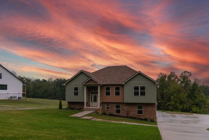 Property Photo: 975 Palmyra Rd TN 37040