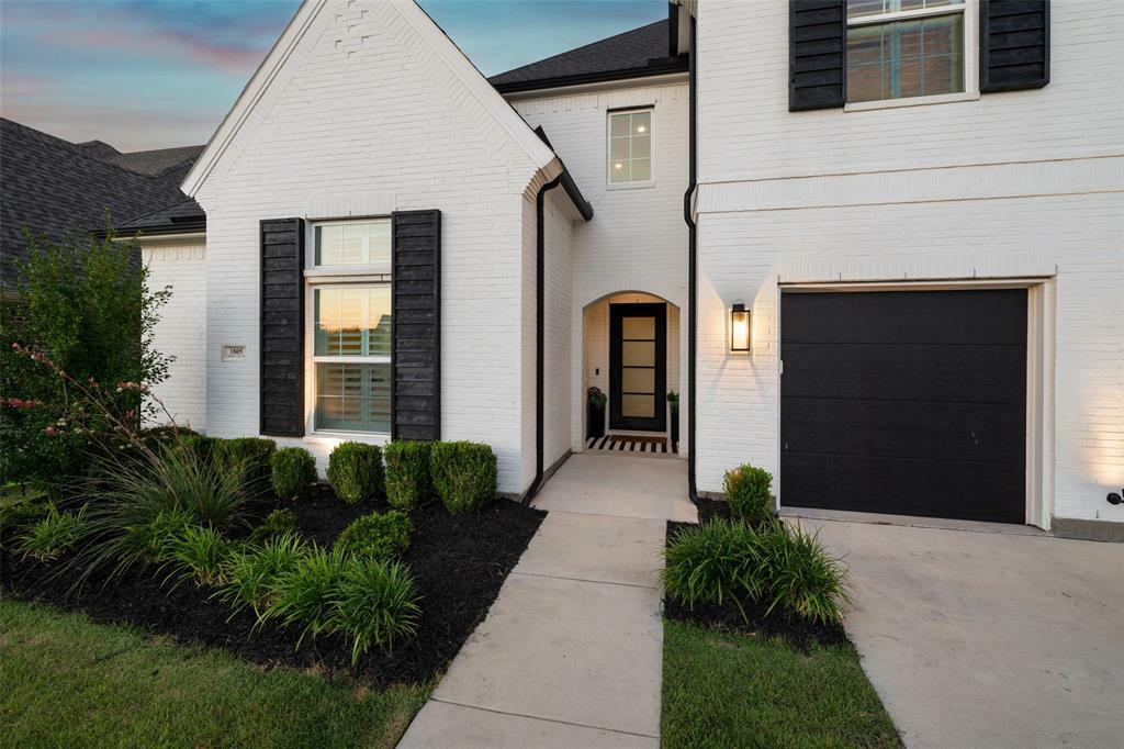 Property Photo: 1805 Shade Tree Street TX 76008