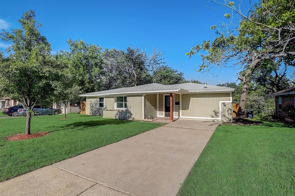 Property Photo: 4712 Trail Lake Drive TX 76133