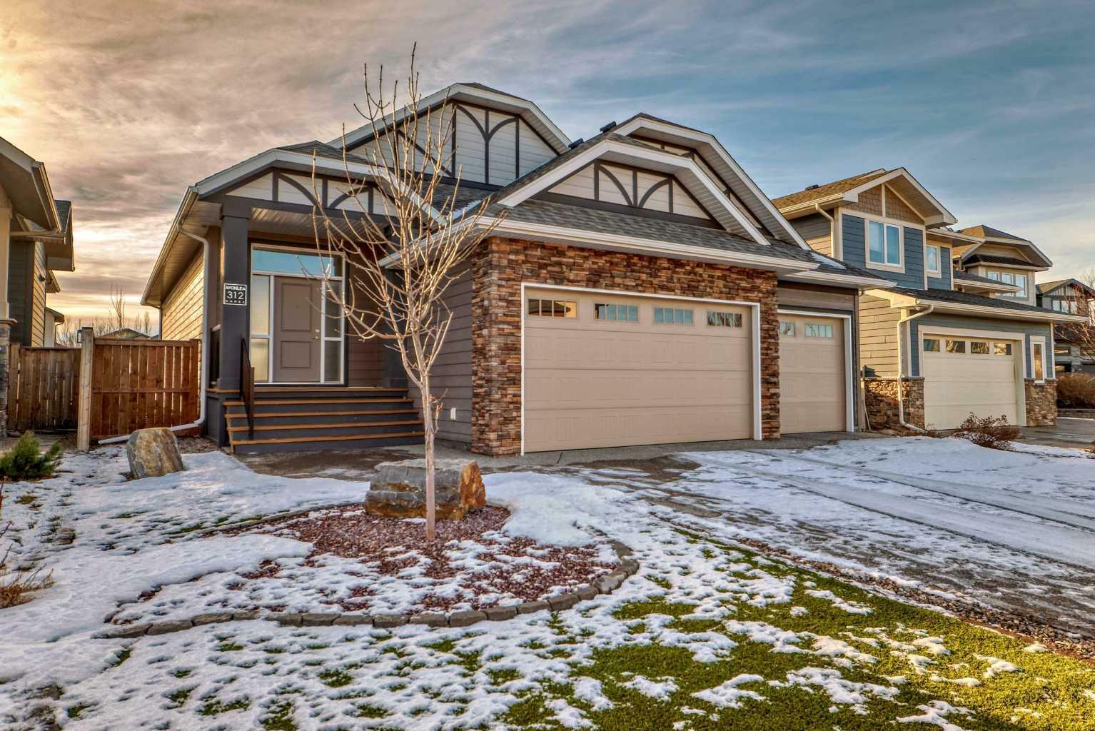 312 Stonecrest Place W  Lethbridge AB T1K 6W3 photo