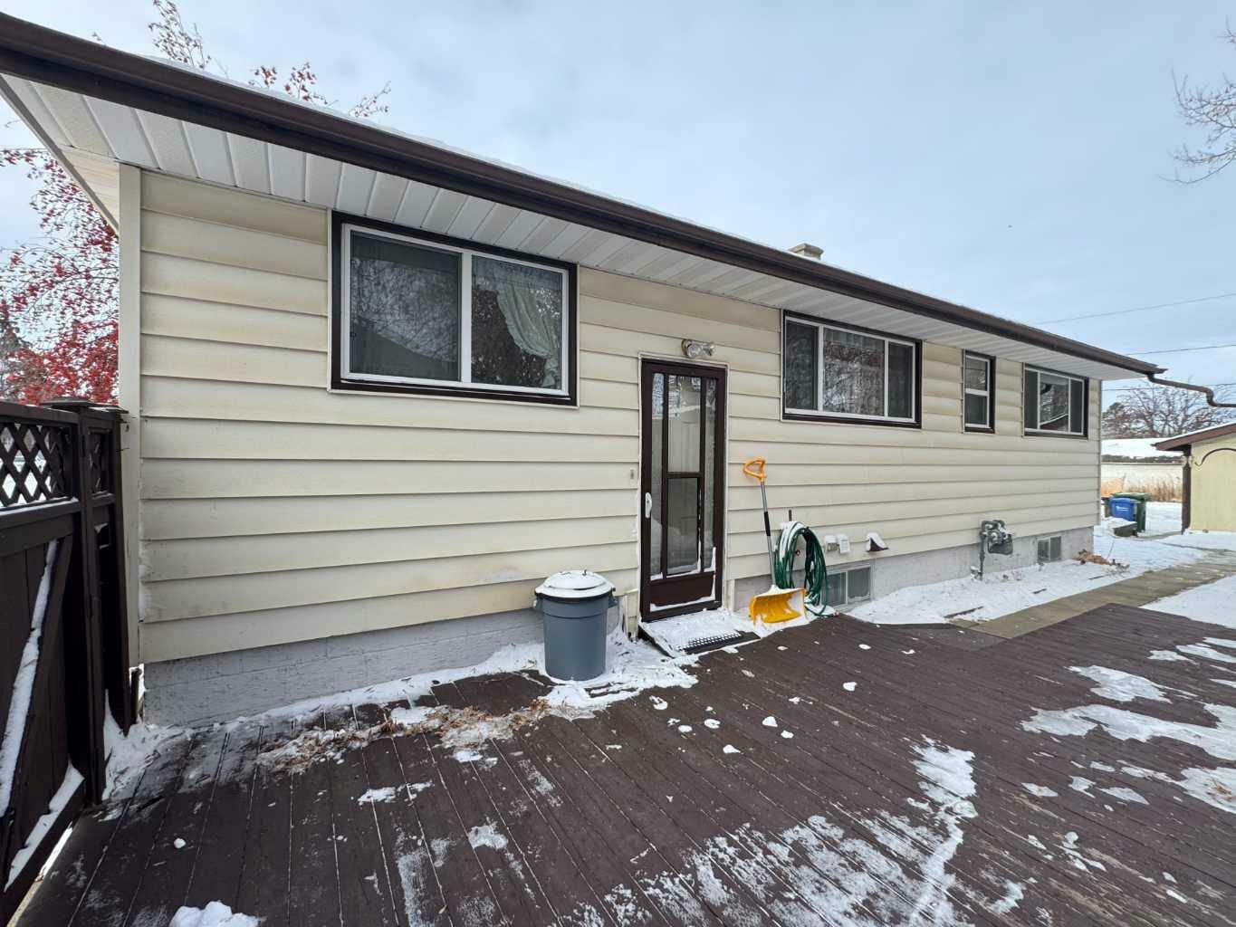 Property Photo:  3597 54 Avenue Crescent  AB T4N 4L7 