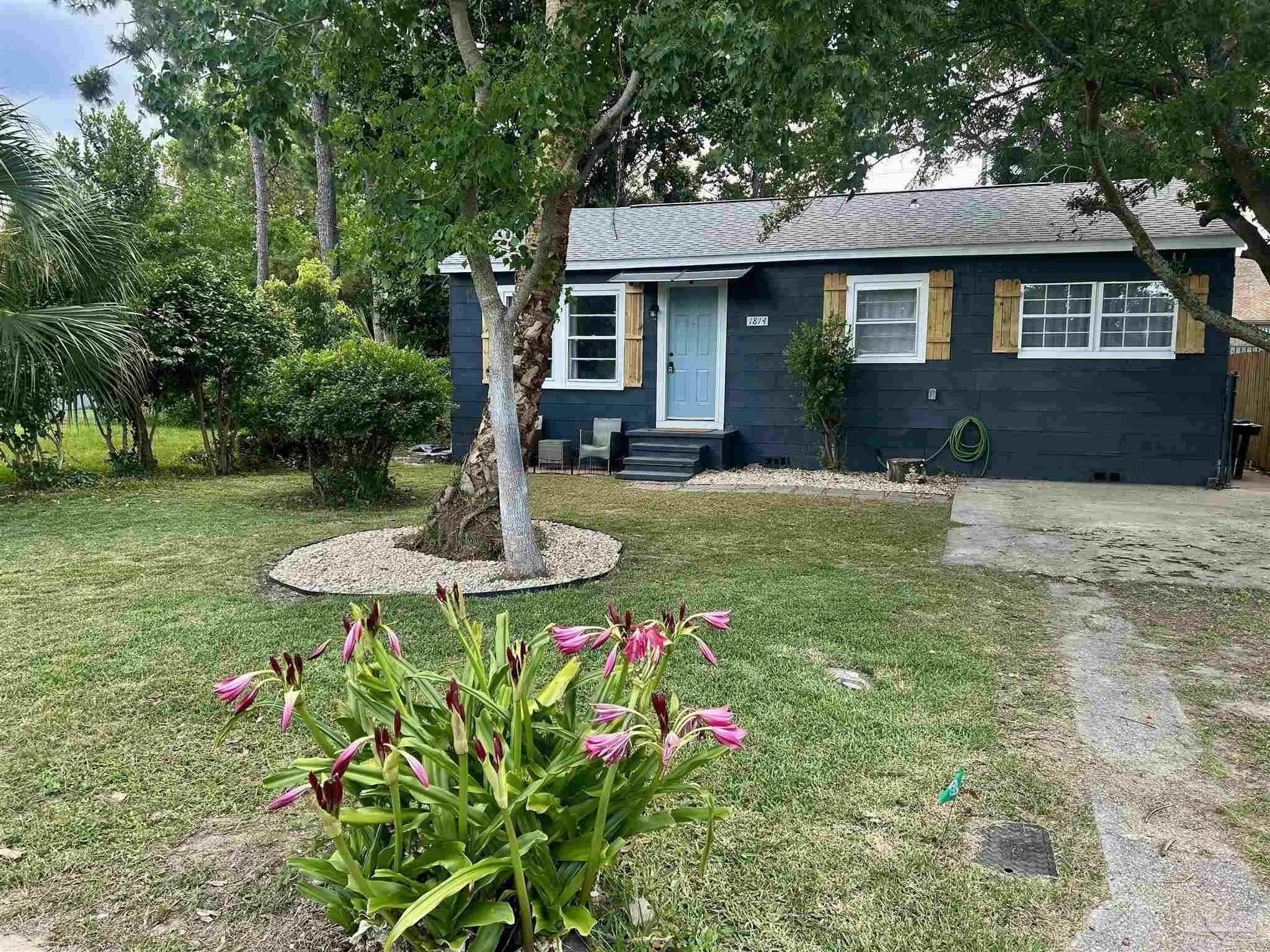 Property Photo:  1814 W La Rua St  FL 32501 