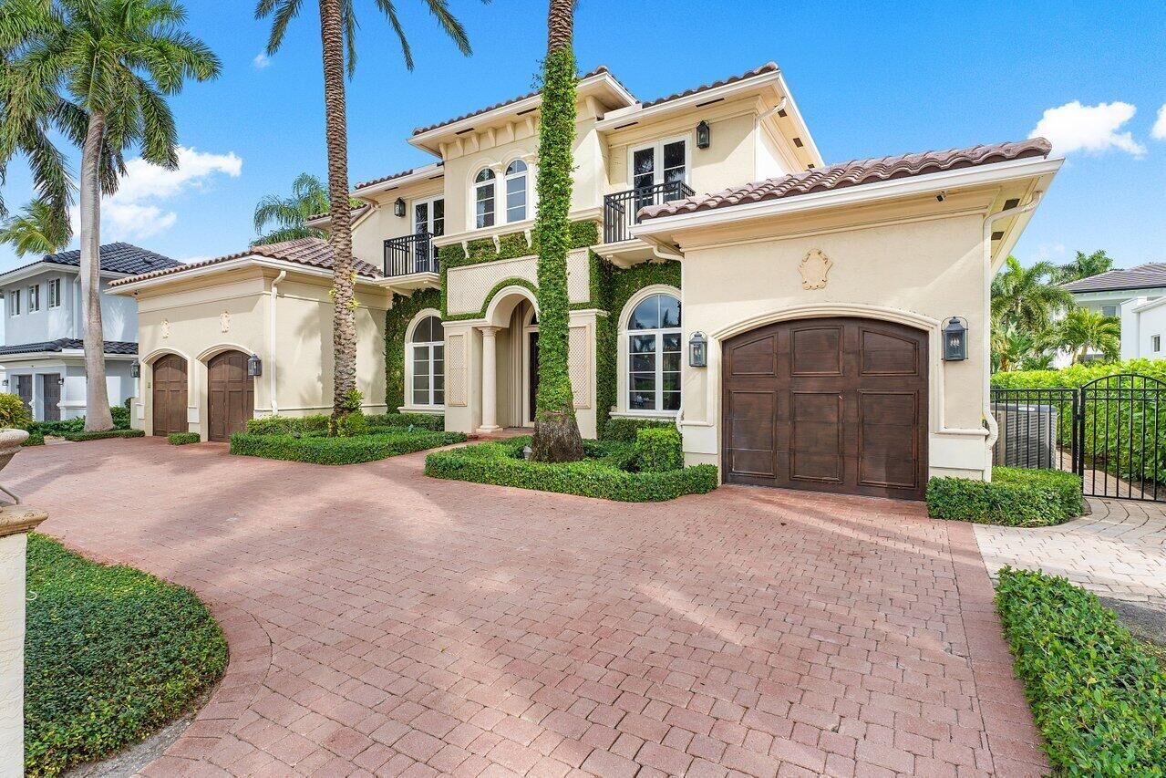 Property Photo:  2124 W Maya Palm Drive  FL 33432 