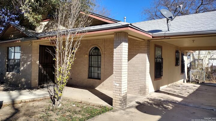 Property Photo: 116 Flann Aly TX 78207