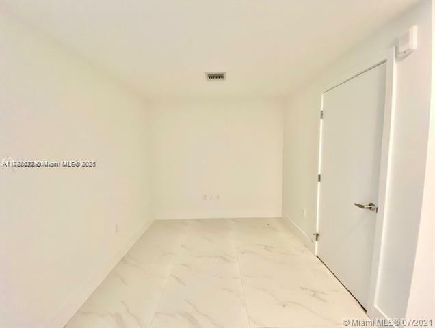 Property Photo:  16385 Biscayne Blvd 702  FL 33160 