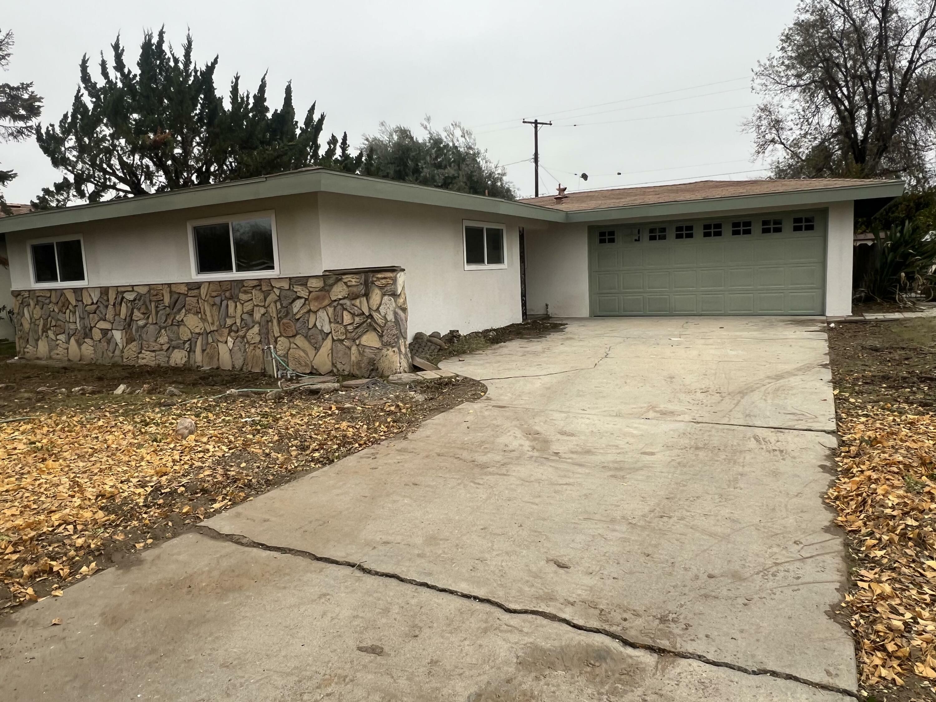 Property Photo:  1138 W Vassar Avenue  CA 93277 