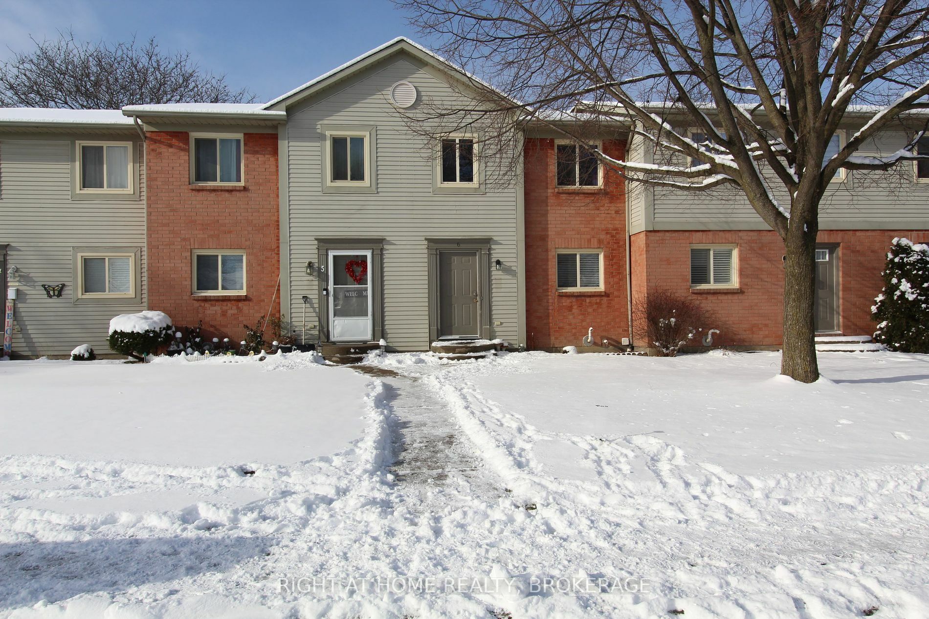 65 Dorchester Blvd 6  St. Catharines ON L2M 7S9 photo