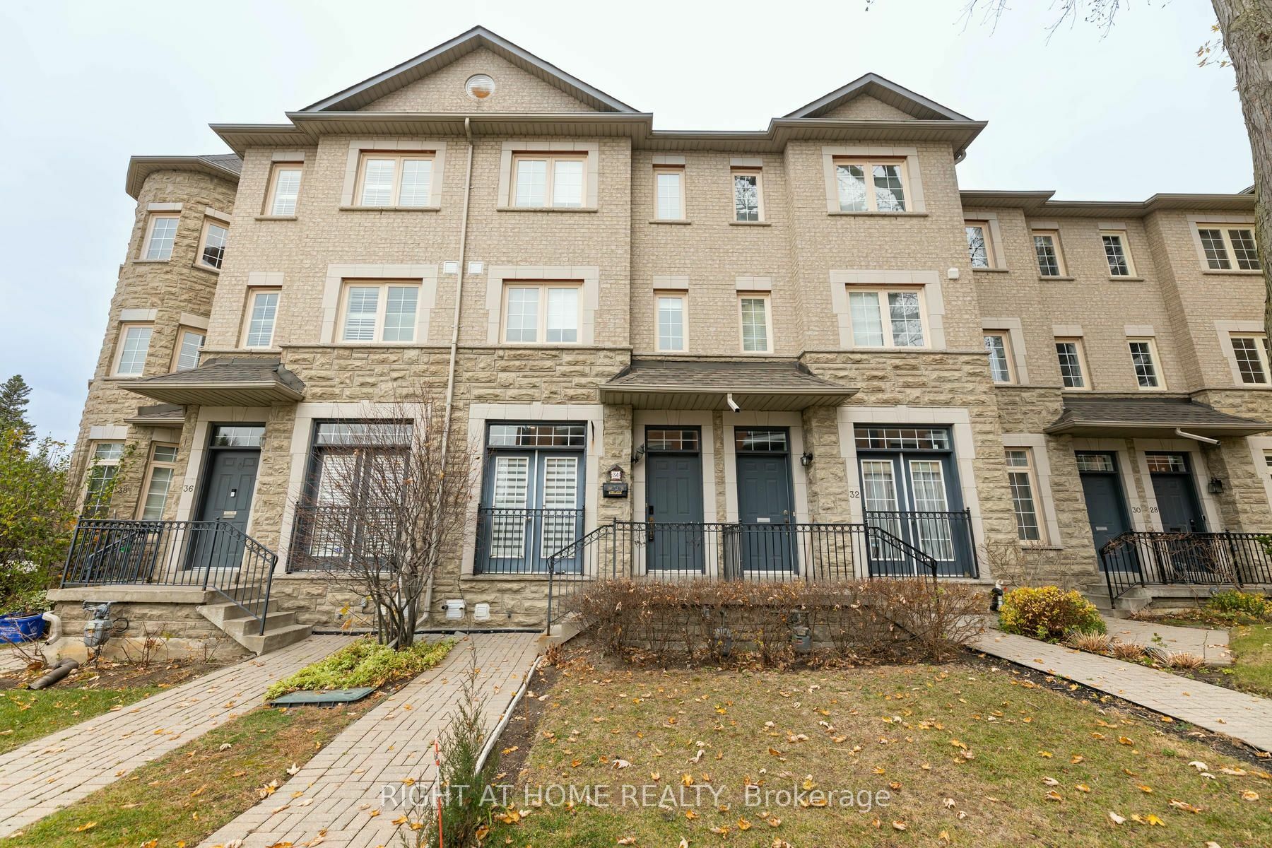 Property Photo:  34 Horsham Ave  ON M2N 1Z7 