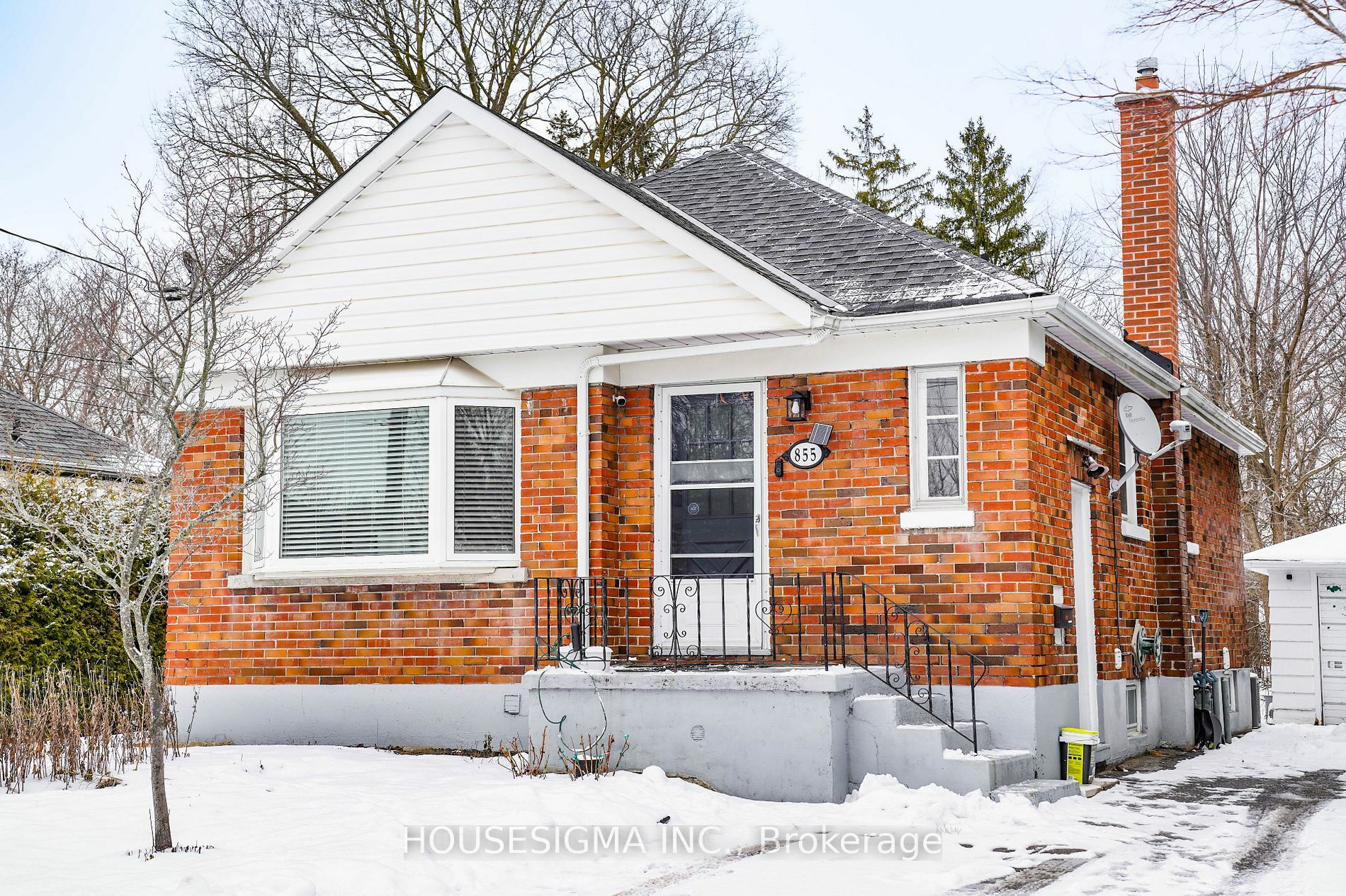 Property Photo:  855 Grierson St  ON L1G 5K1 