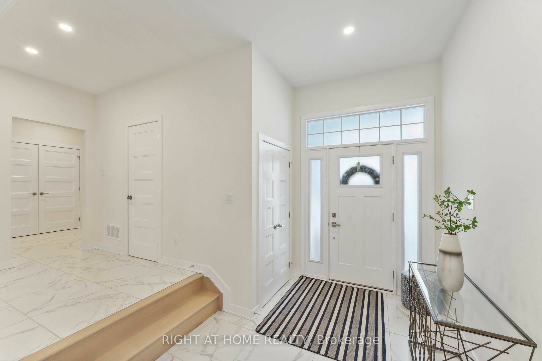 Property Photo:  79 Esban Dr  ON K1X 0H3 