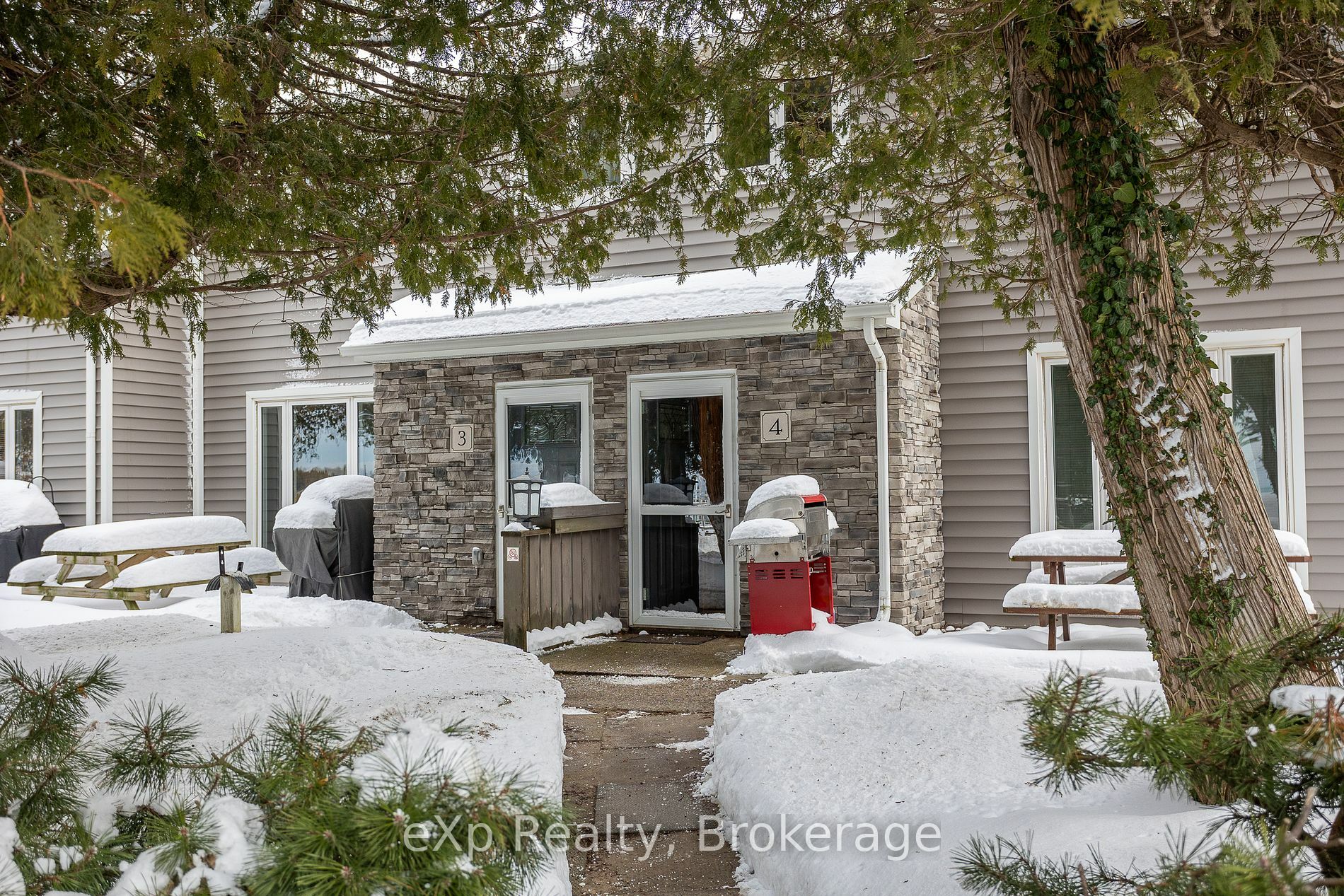 Property Photo:  633 Harbour St 4  ON N0H 2C5 