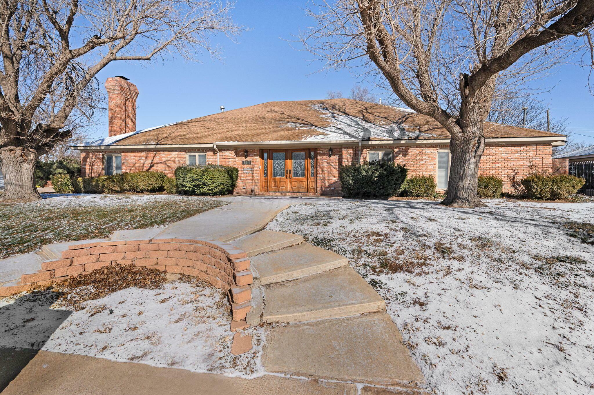 Property Photo:  301 10th Avenue  TX 79015-5015 